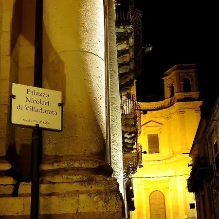 Oda ve Kahvaltı Seven Villadorata Noto